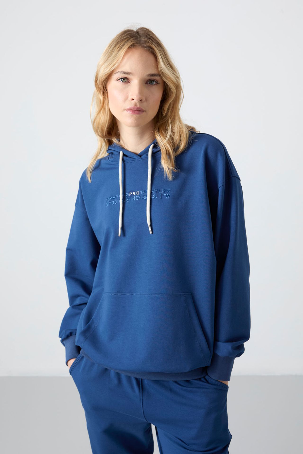 TOMMY Oversized Hooded Sweatshirt And Pants Set 2