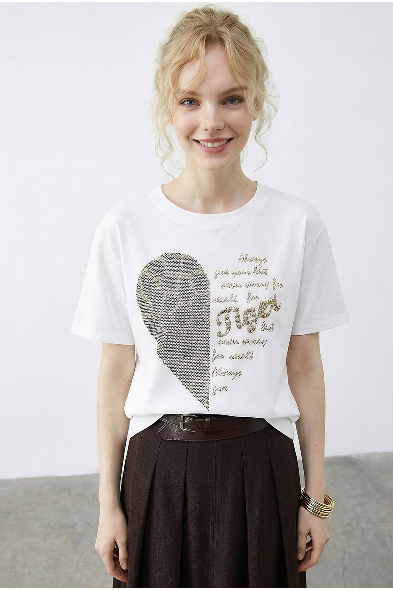 LUCCI Crew Neck Sequin Text Print T-Shirt 3