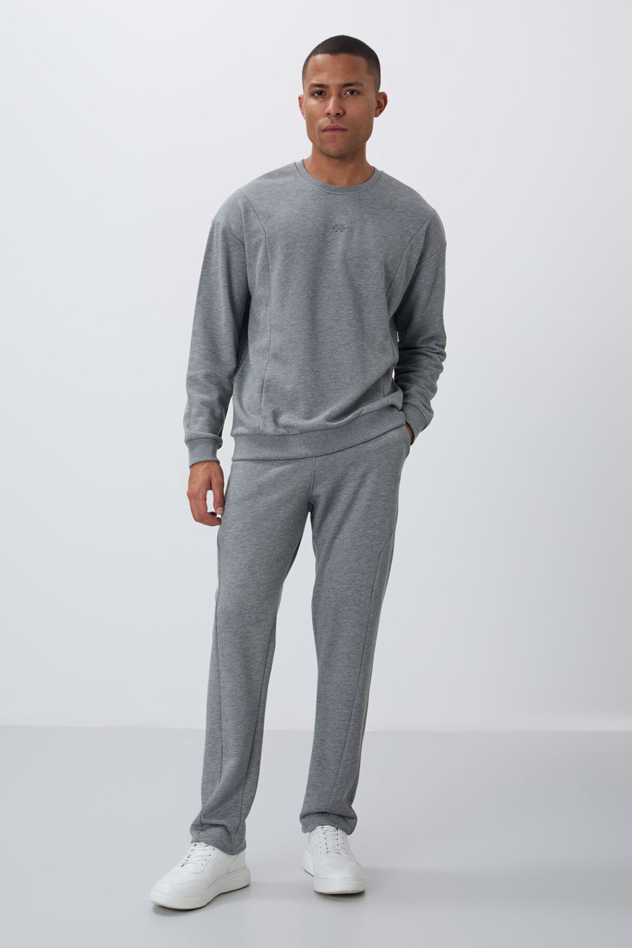 TOMMY Men's Long Sleeve Crew Neck Sweatshirt And Pants Set 1