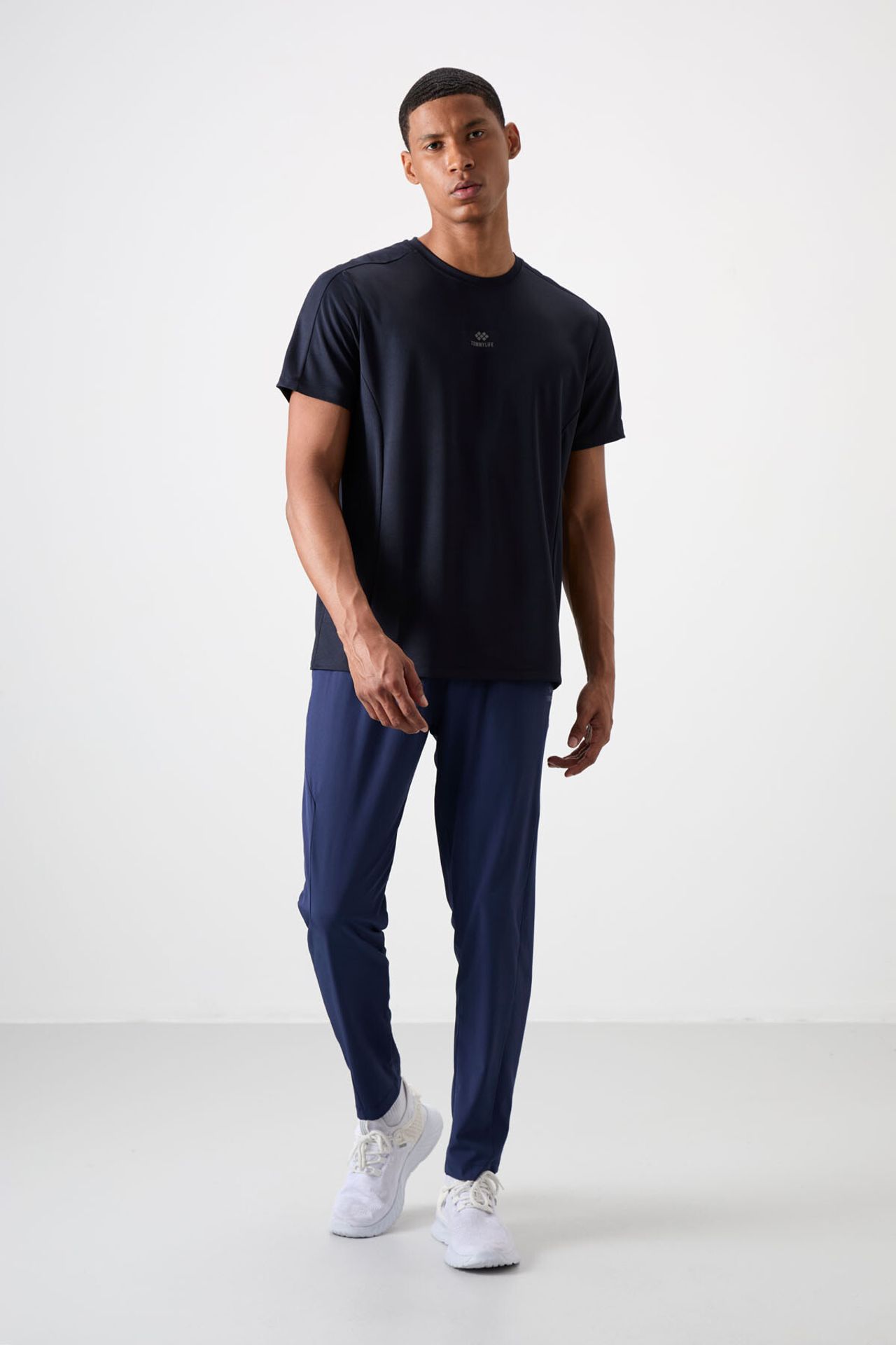 TOMMY Men's Straight-leg Seamless Sweatpants 1
