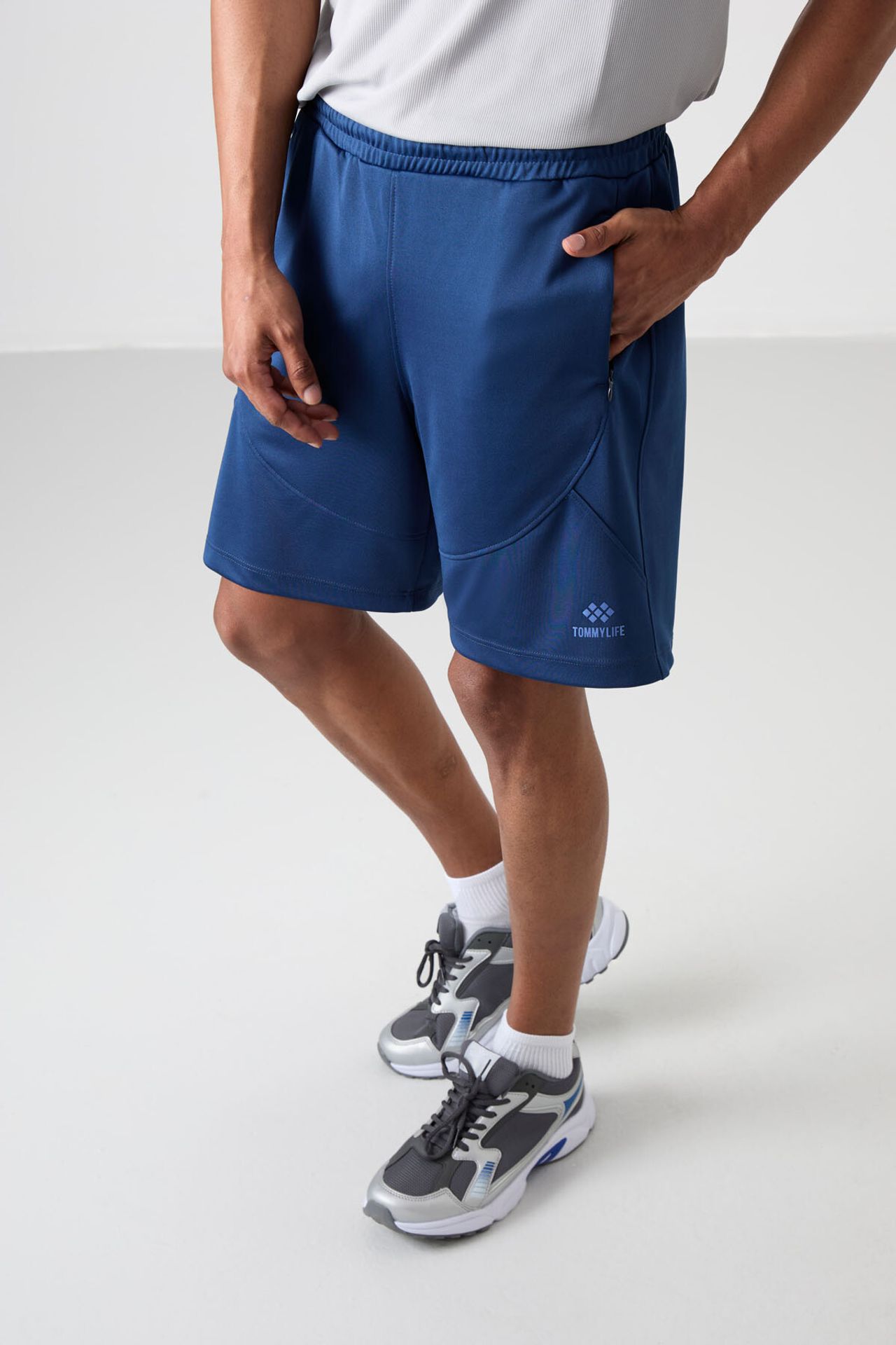 TOMMY Men's Solid Knit Sweat Shorts 2