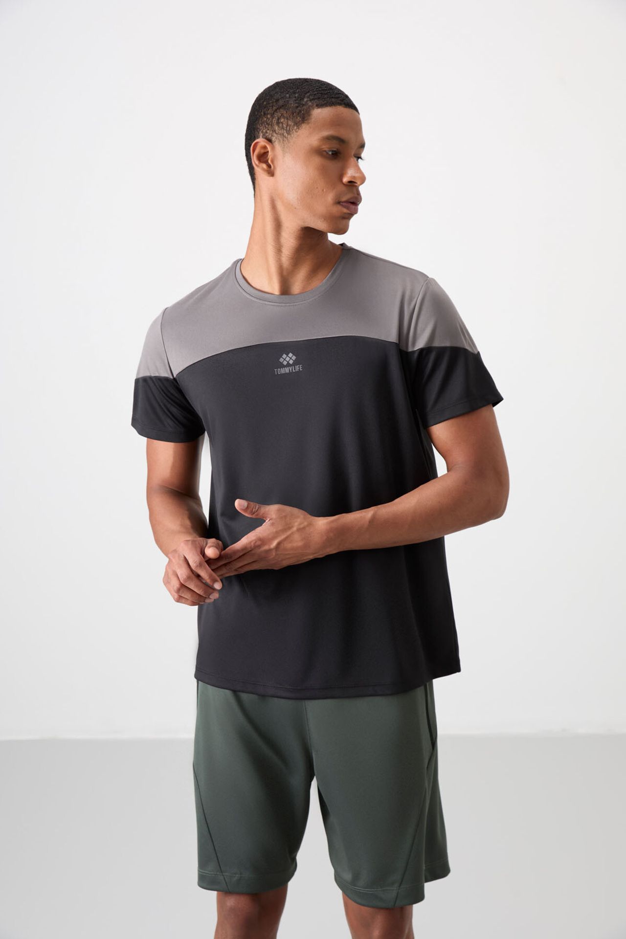 TOMMY Men's Colour-Blocked Crew Neck T-Shirt 1