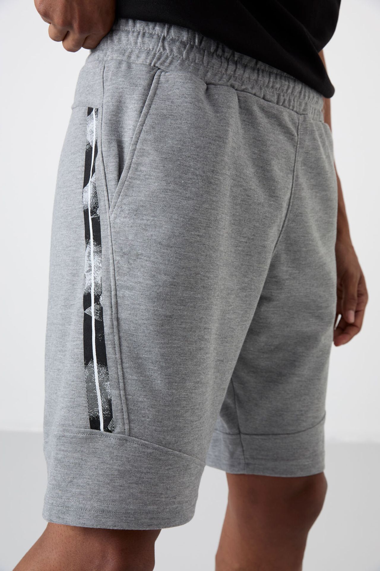 TOMMY Men's Pull-on Sweat Shorts 4