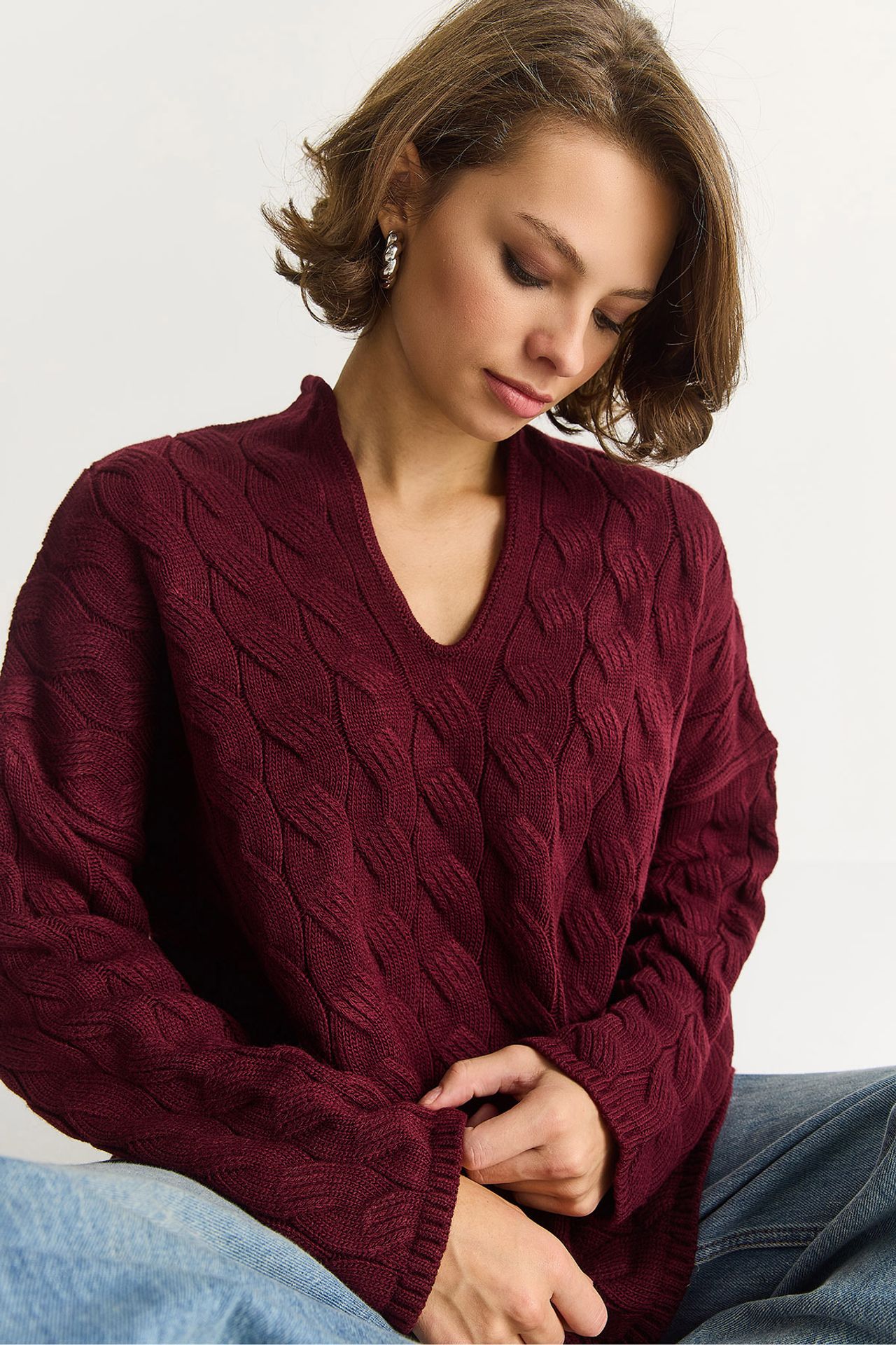 LUCCI Relaxed Fit V-Neck Textured Knit Sweater 3