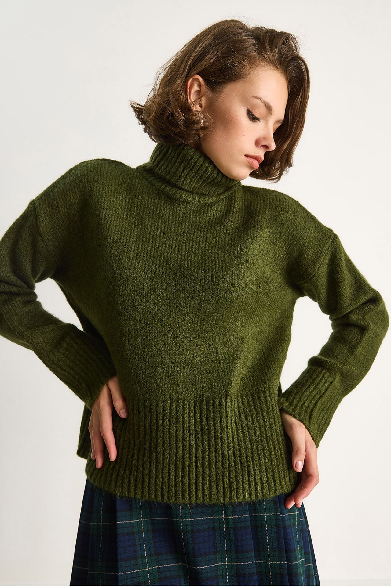 LUCCI Oversized Knit Turtleneck Sweater 4