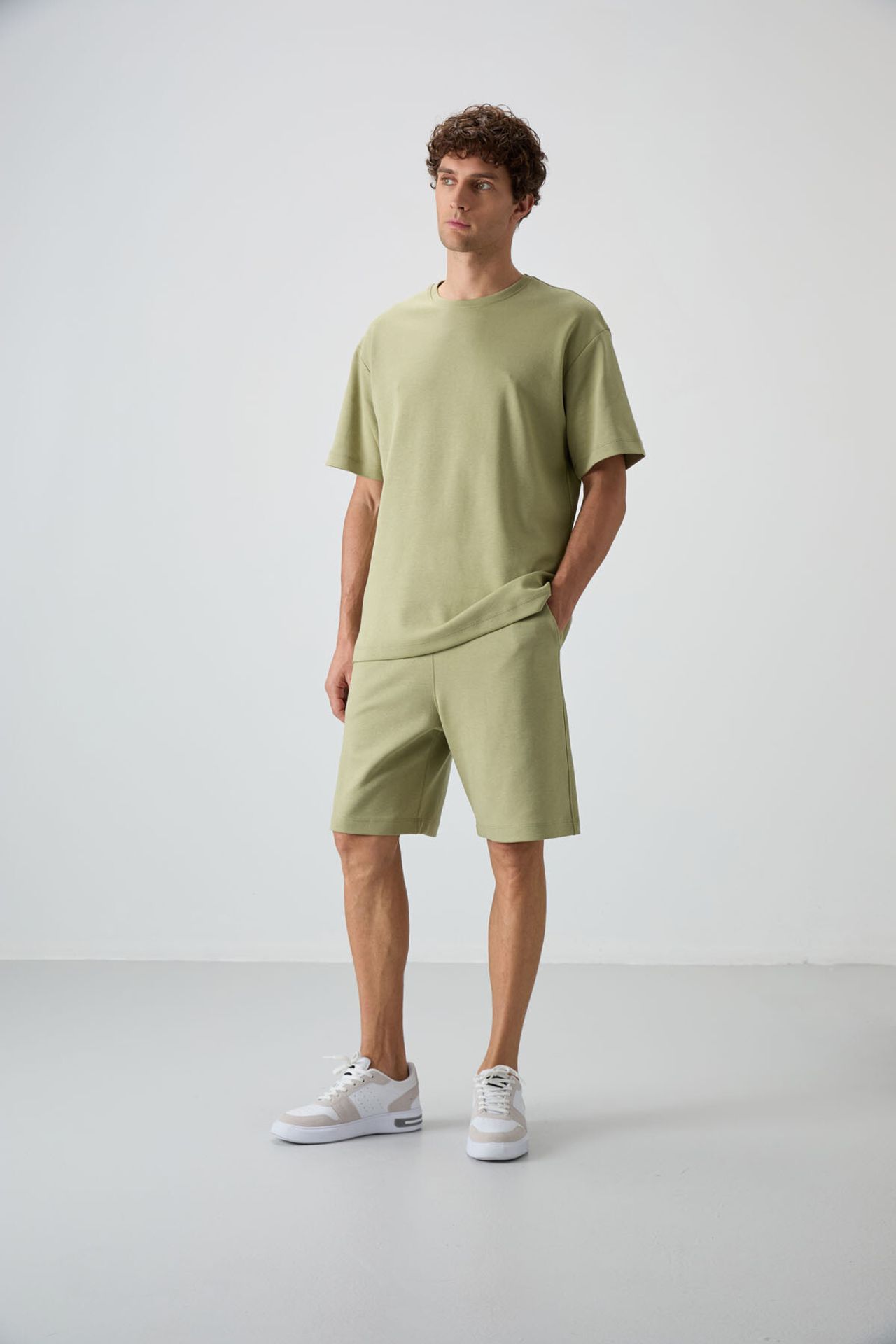 TOMMY Oversized T-Shirt And Shorts Set 3
