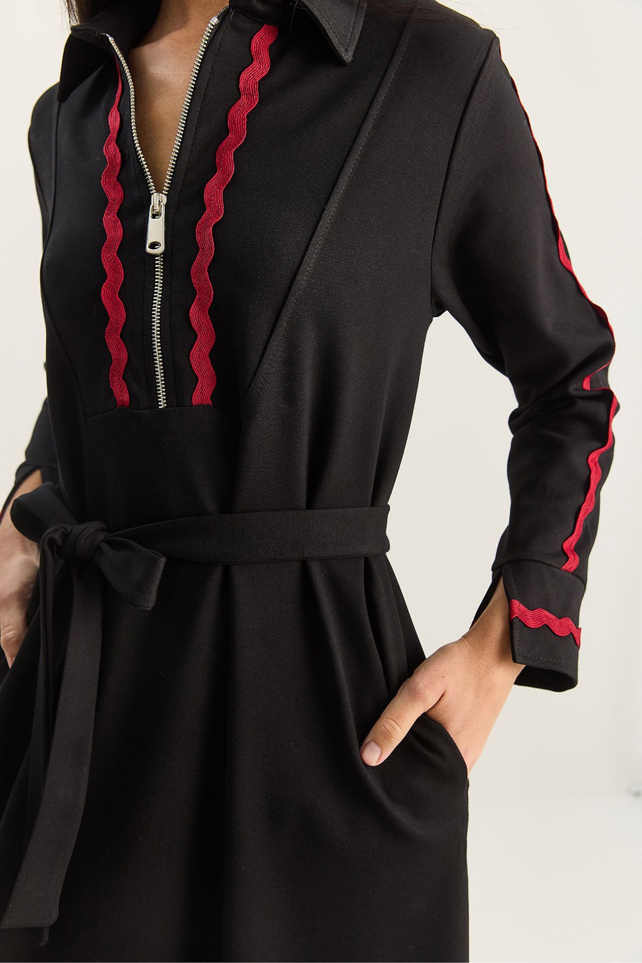 LUCCI Buttoned A-Form Fit Midi Dress with Binding Detail 6
