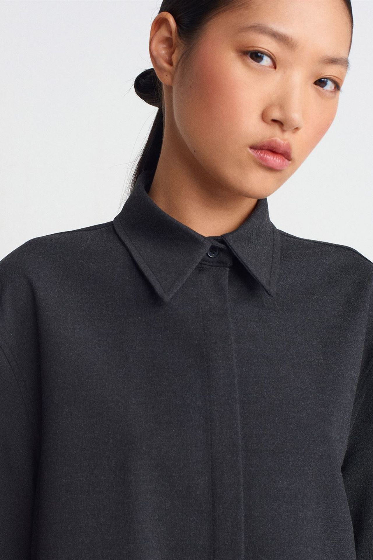 DILVIN Women's Cropped Loose-Fit Button Shirt 4
