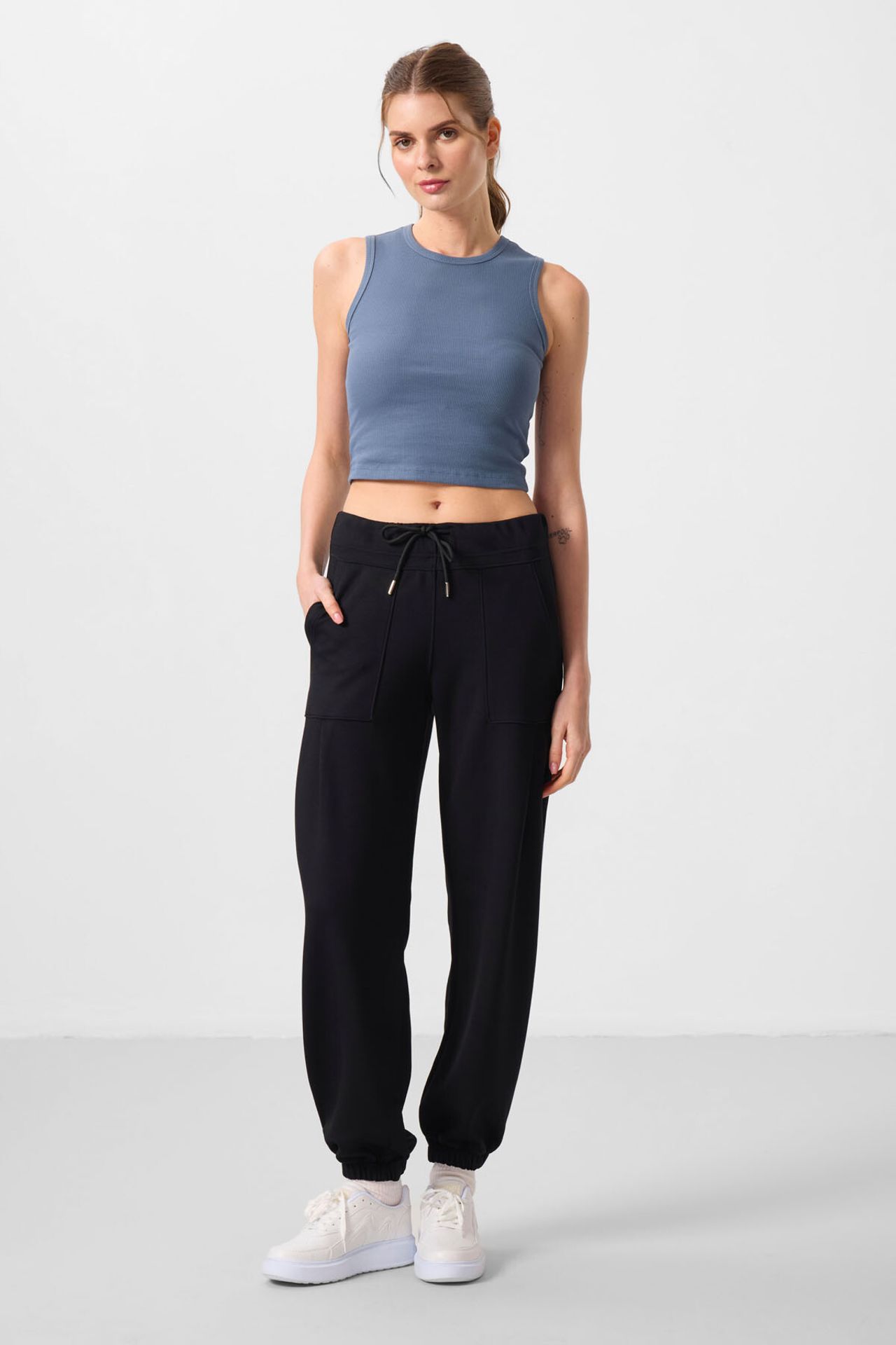 TOMMY Mid Waist Crepe Relaxed Pants with Pocket 1