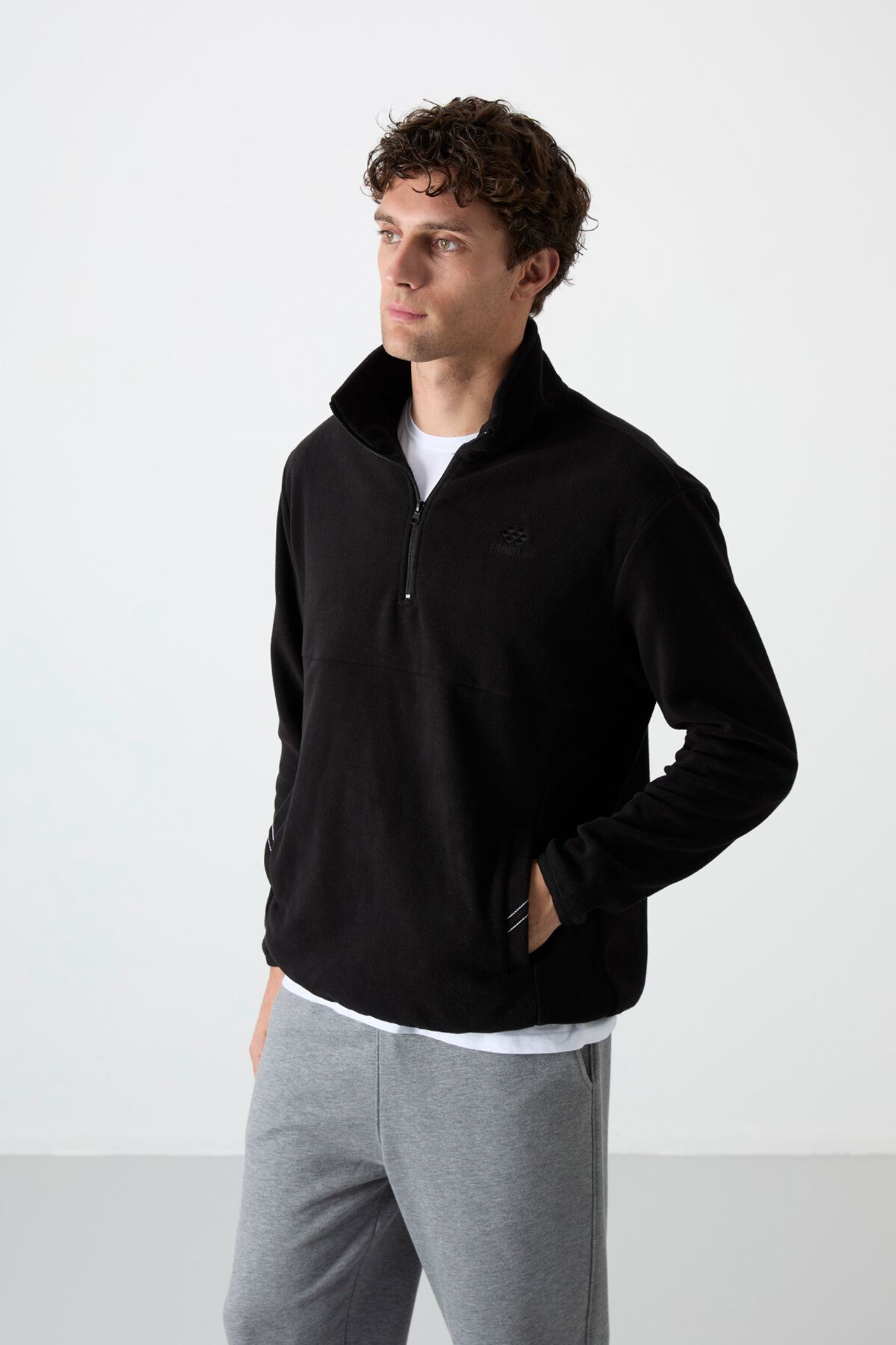 TOMMY Men's Slim Fit Half-zip Plush Sweatshirt 5