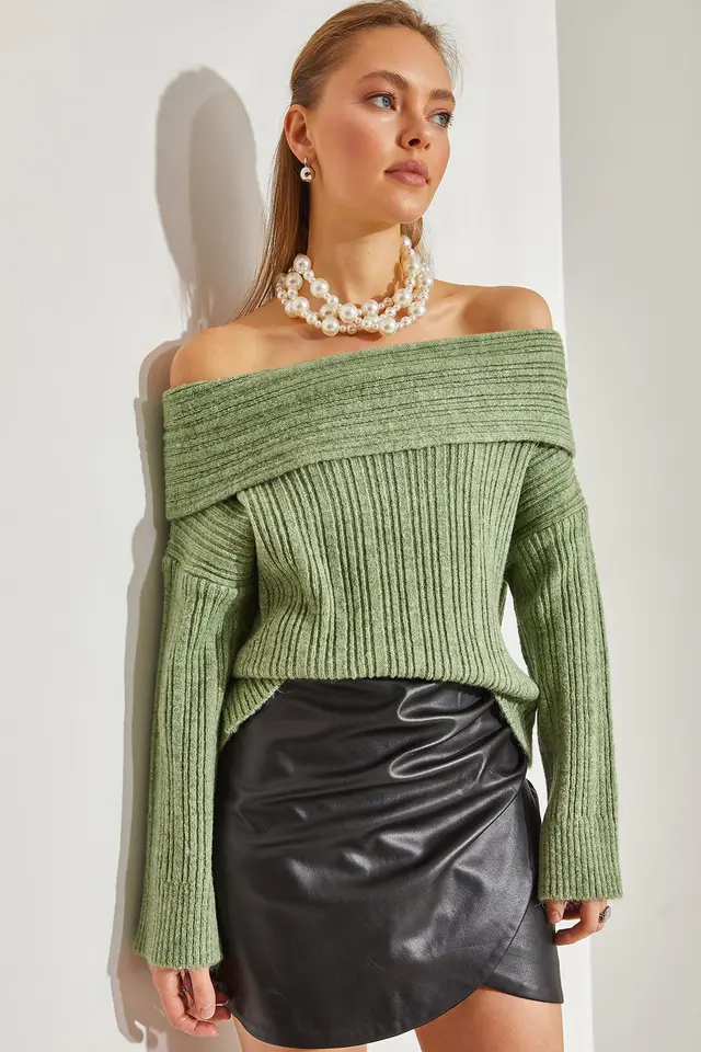 LUCCI Off Shoulder Ribbed Knit Sweater