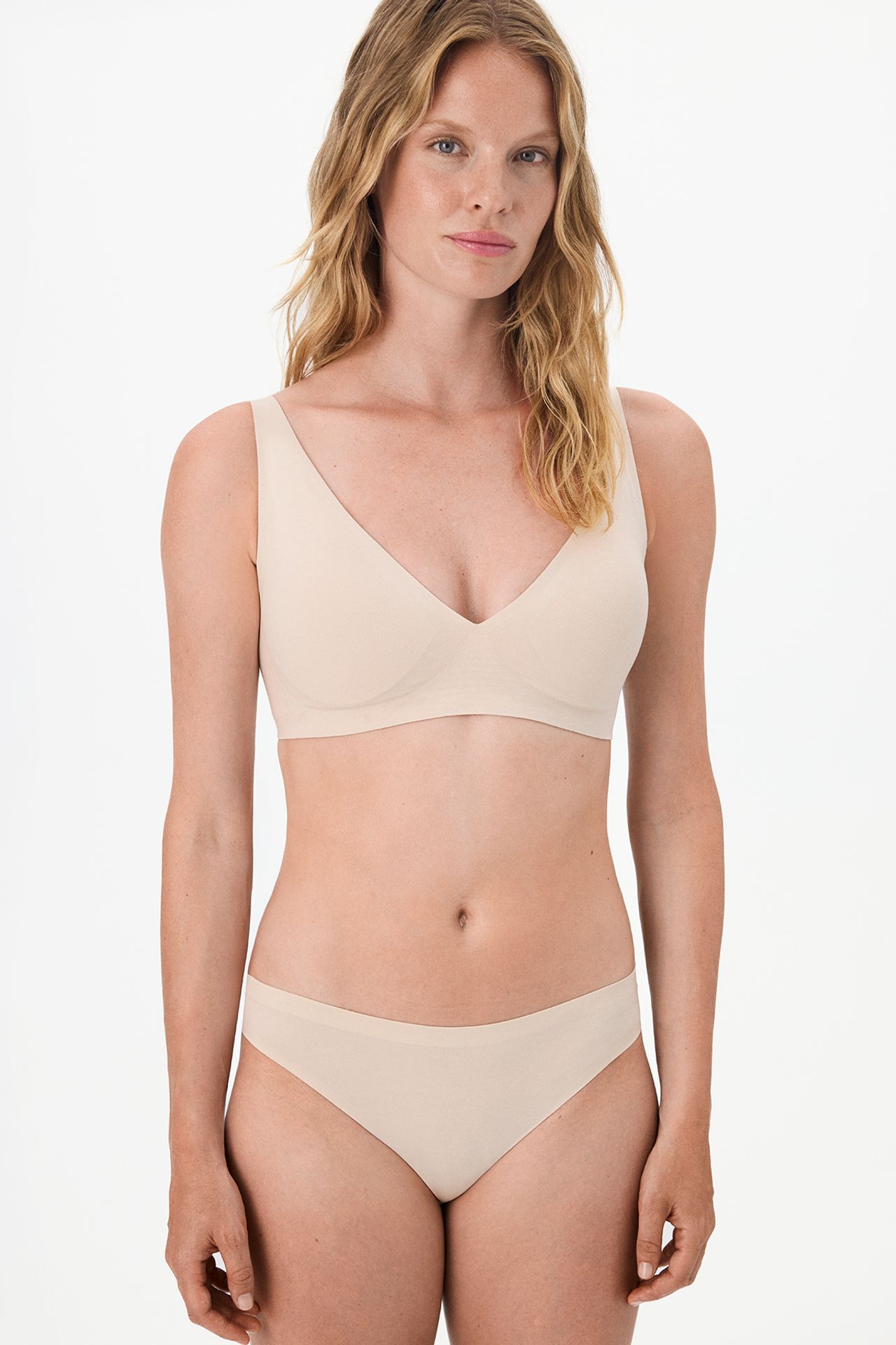 PENTI 24 Hours Decollette Removable Padding Bra