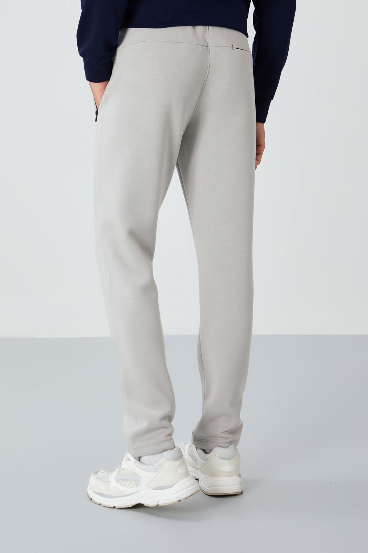 TOMMY Men's Regular Fit Fleece Sweatpants 6