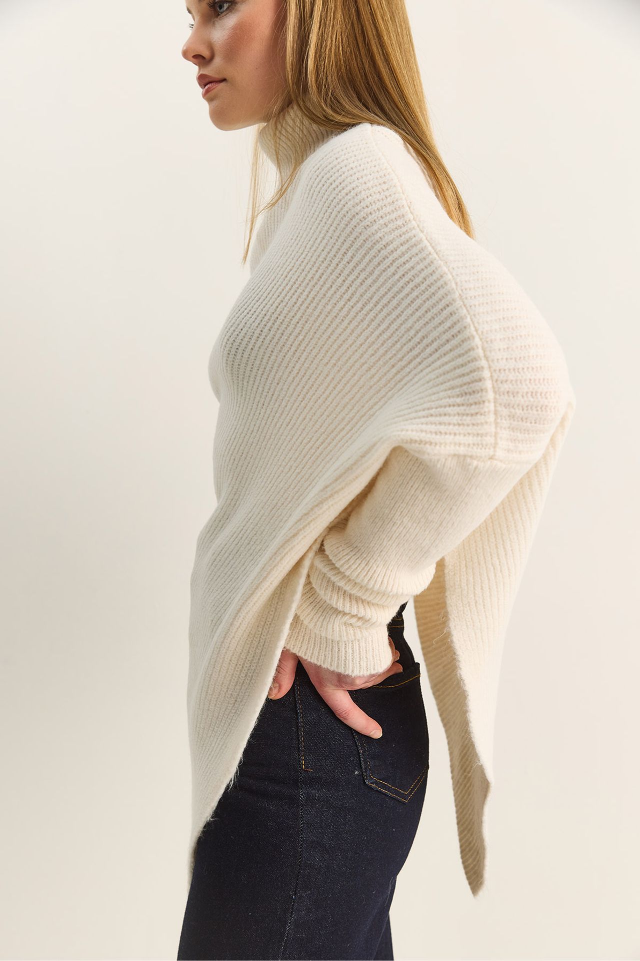 LUCCI Oversized Turtleneck Ribbed Knit Sweater 6