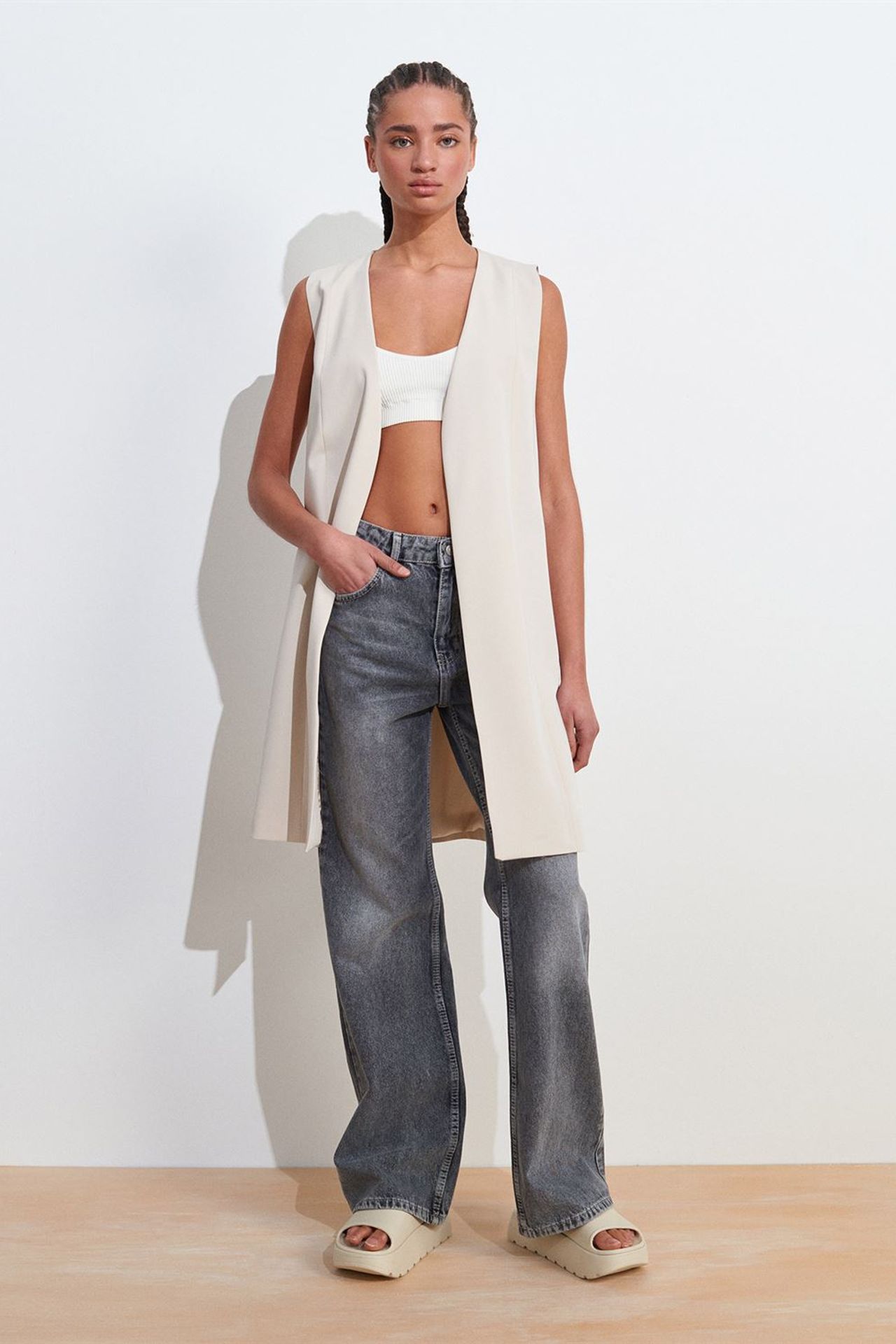 DILVIN Long Woven Crepe Waistcoat With Cut-out Detail 3