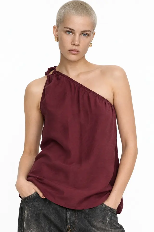 Mixray Asymmetrical Collar Accessory Detailed Top