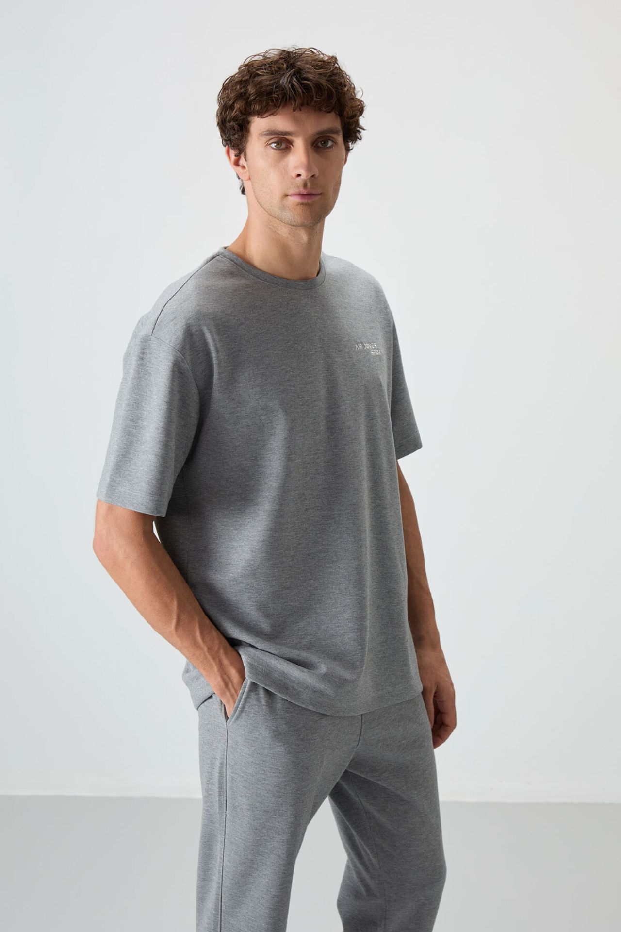 TOMMY Men's Oversized Embroidered Active Set 2
