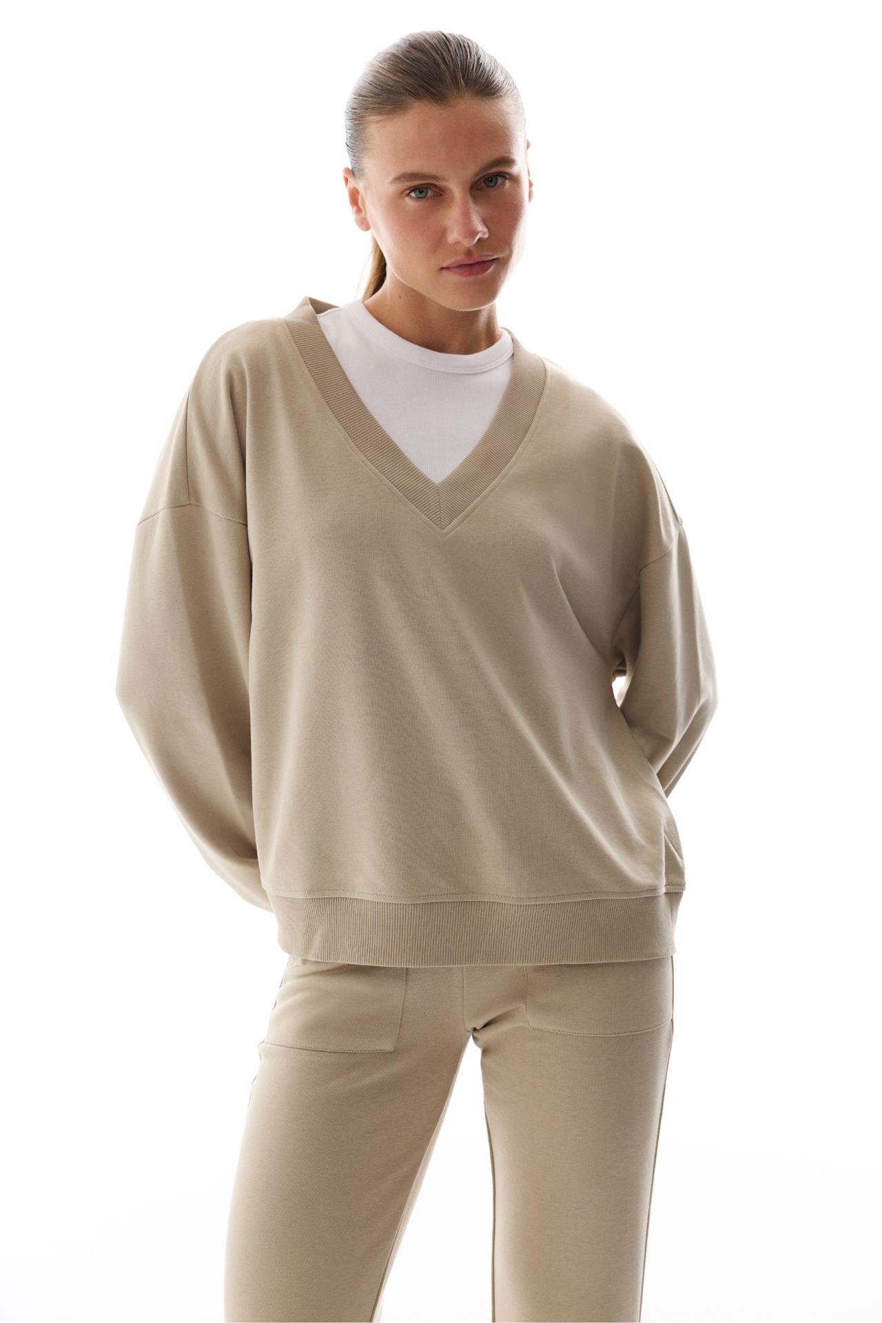 PENTI Wide V-Neck Sweatshirt 2