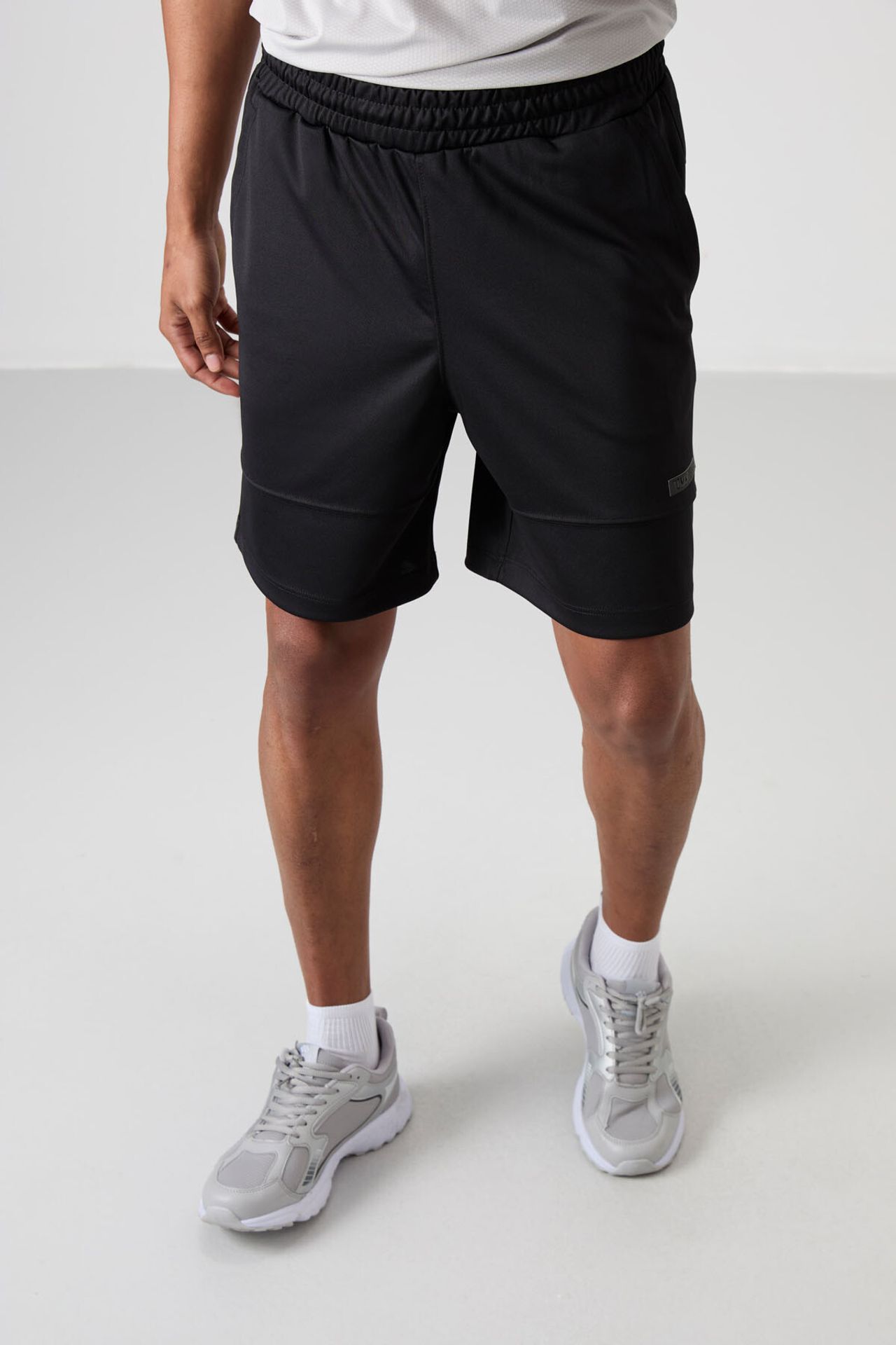 TOMMY Men's Solid Sweat Shorts 4