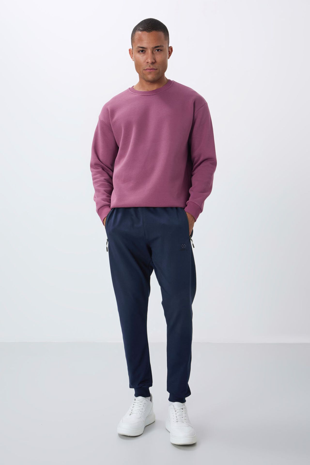 TOMMY Men's Jogger Sweatpants With Zip Pocket 2