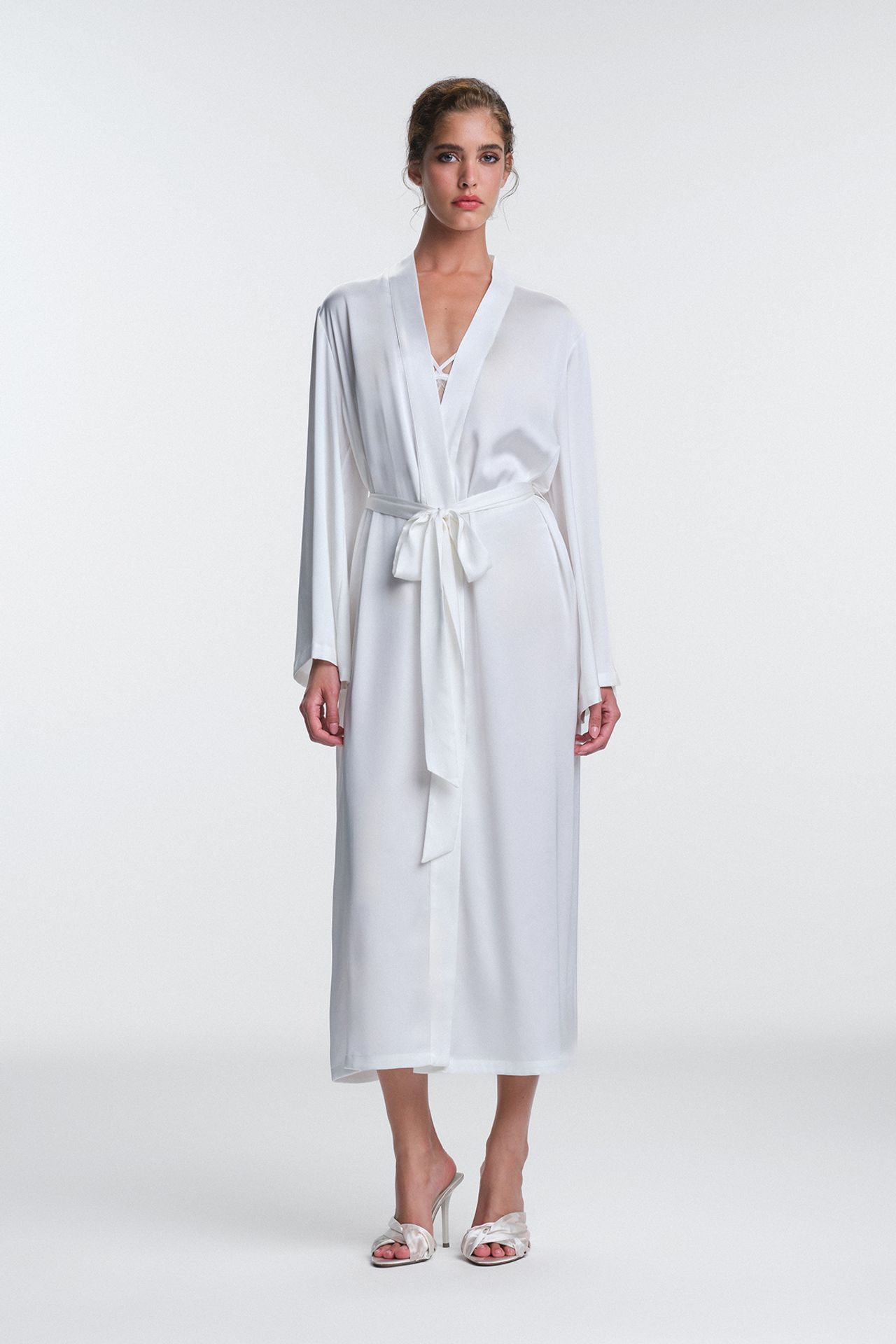 PENTI Scarlett Lace Long Sleeve Robe 1