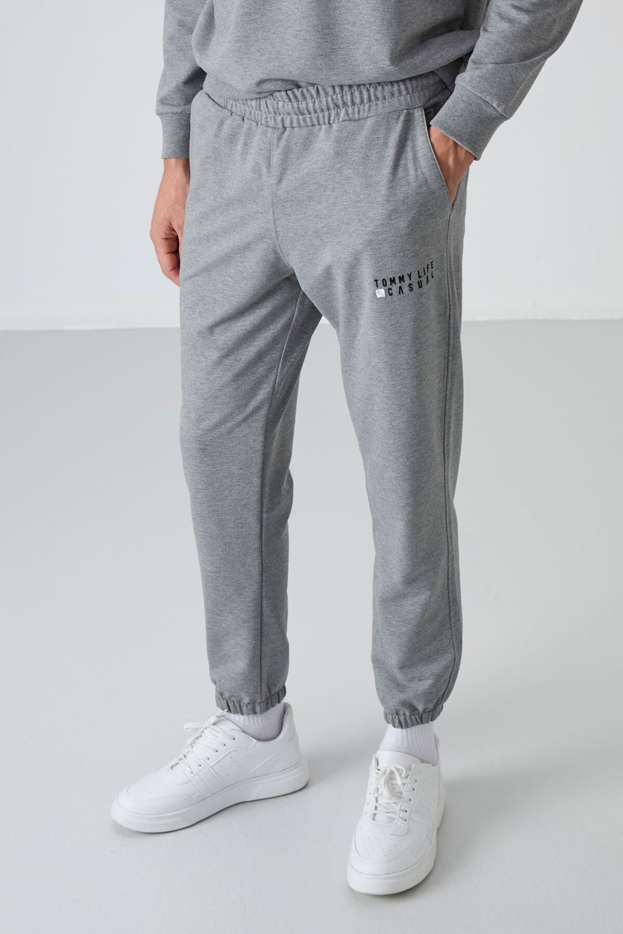 TOMMY Oversized Crew Neck Sweatshirt And Pants Set 4