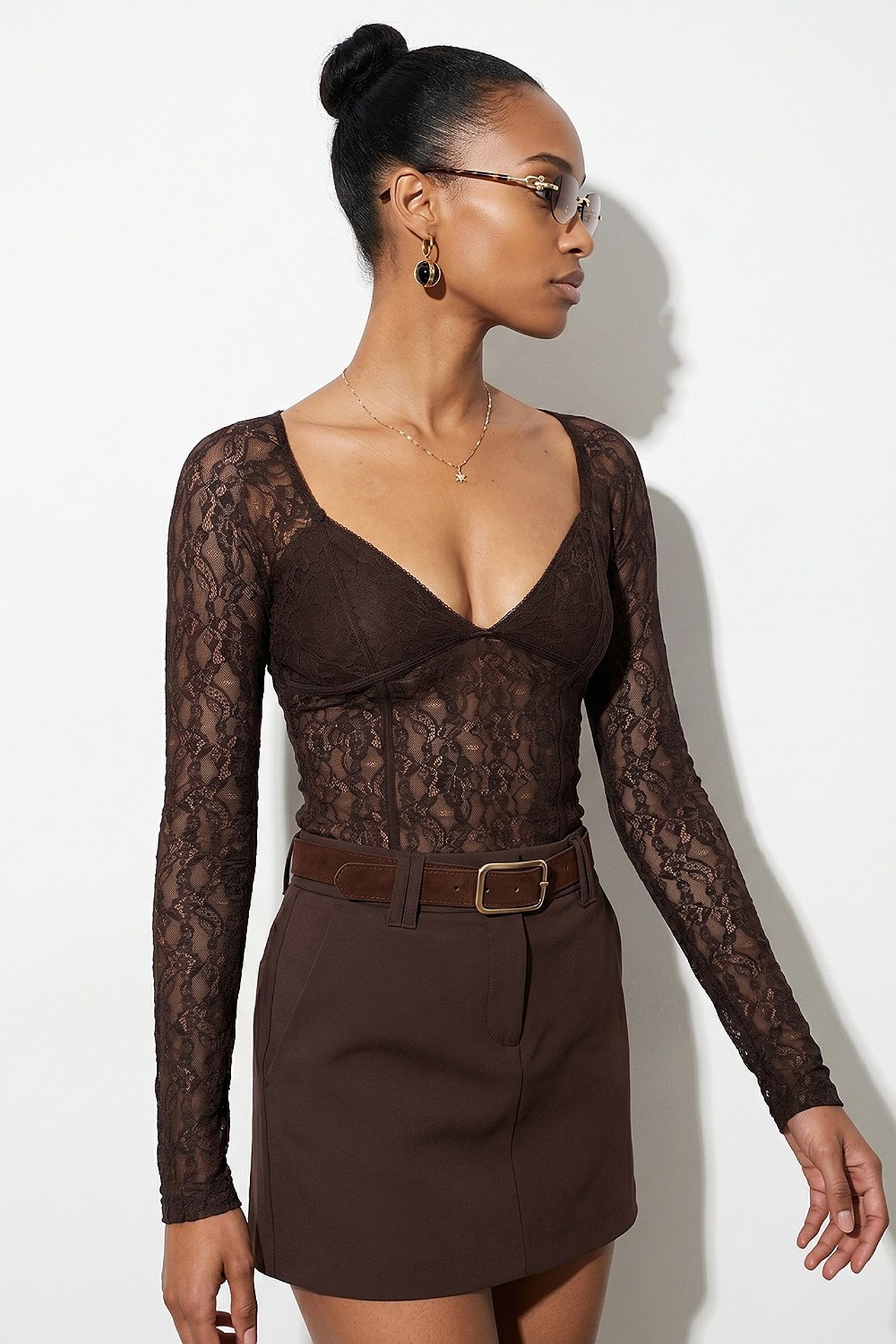 DILVIN Women’s Lace V-neck Long-sleeve Top 2