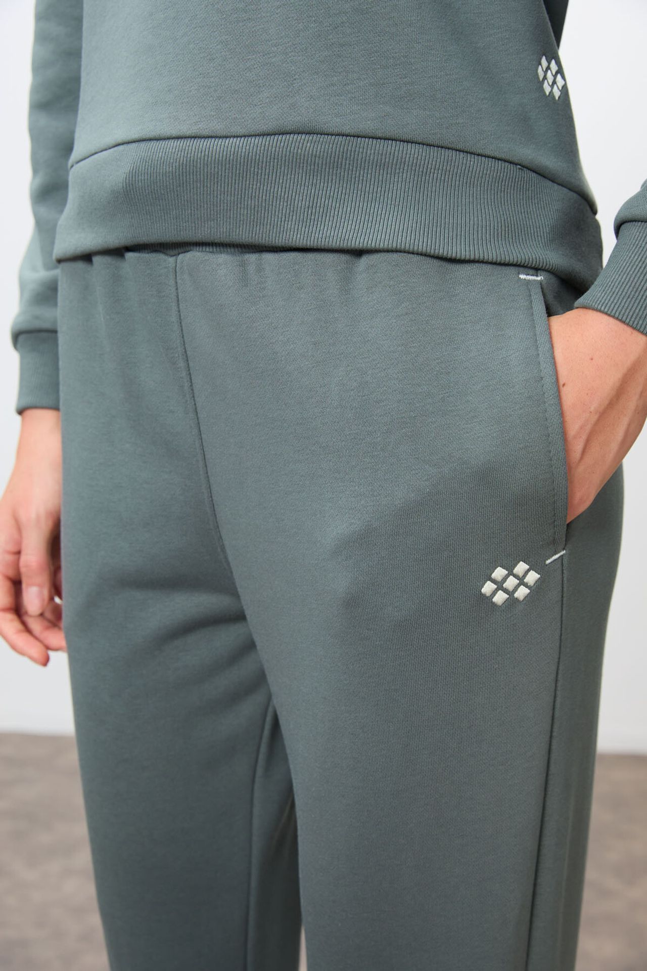 TOMMY Oversized Ribbed Sweatshirt And Pants Set 6