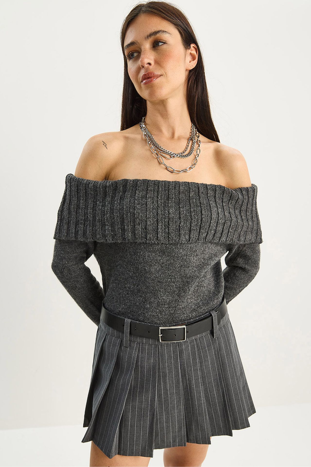 LUCCI Knit Sweater with Madonna Collar 1