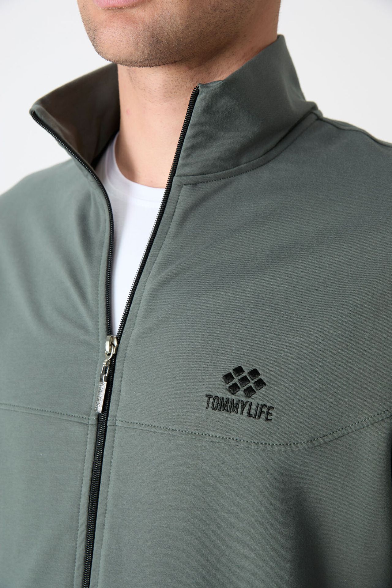 TOMMY Men's Relaxed Fit Zip-collar Sweatshirt And Pants Set 4