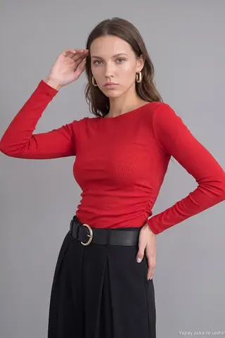 Kırmızı