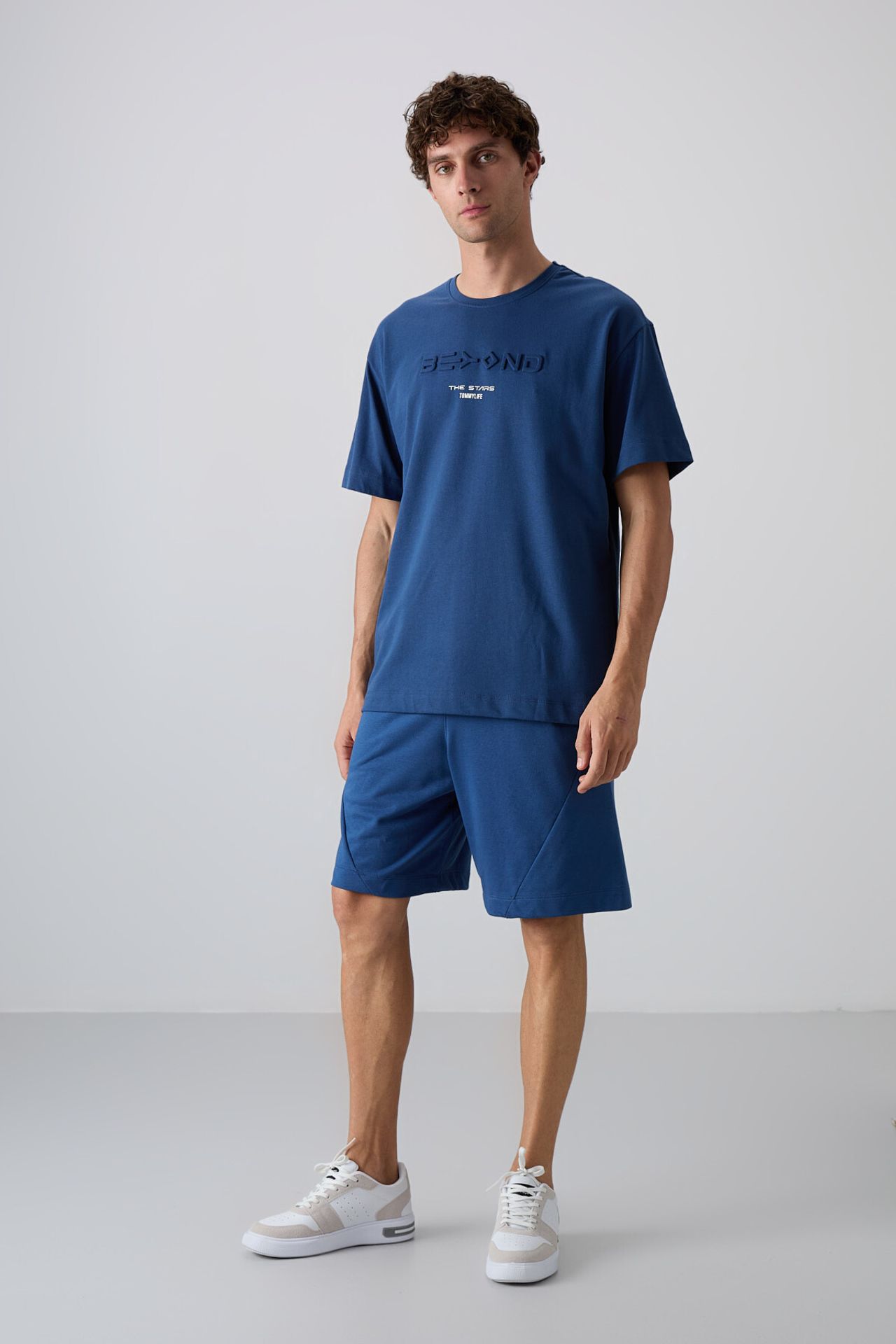 TOMMY Oversized Logo T-Shirt 2