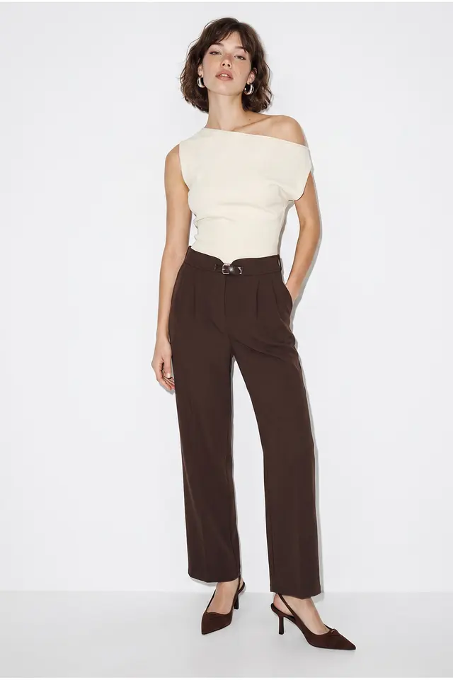LUCCI Women's Pants