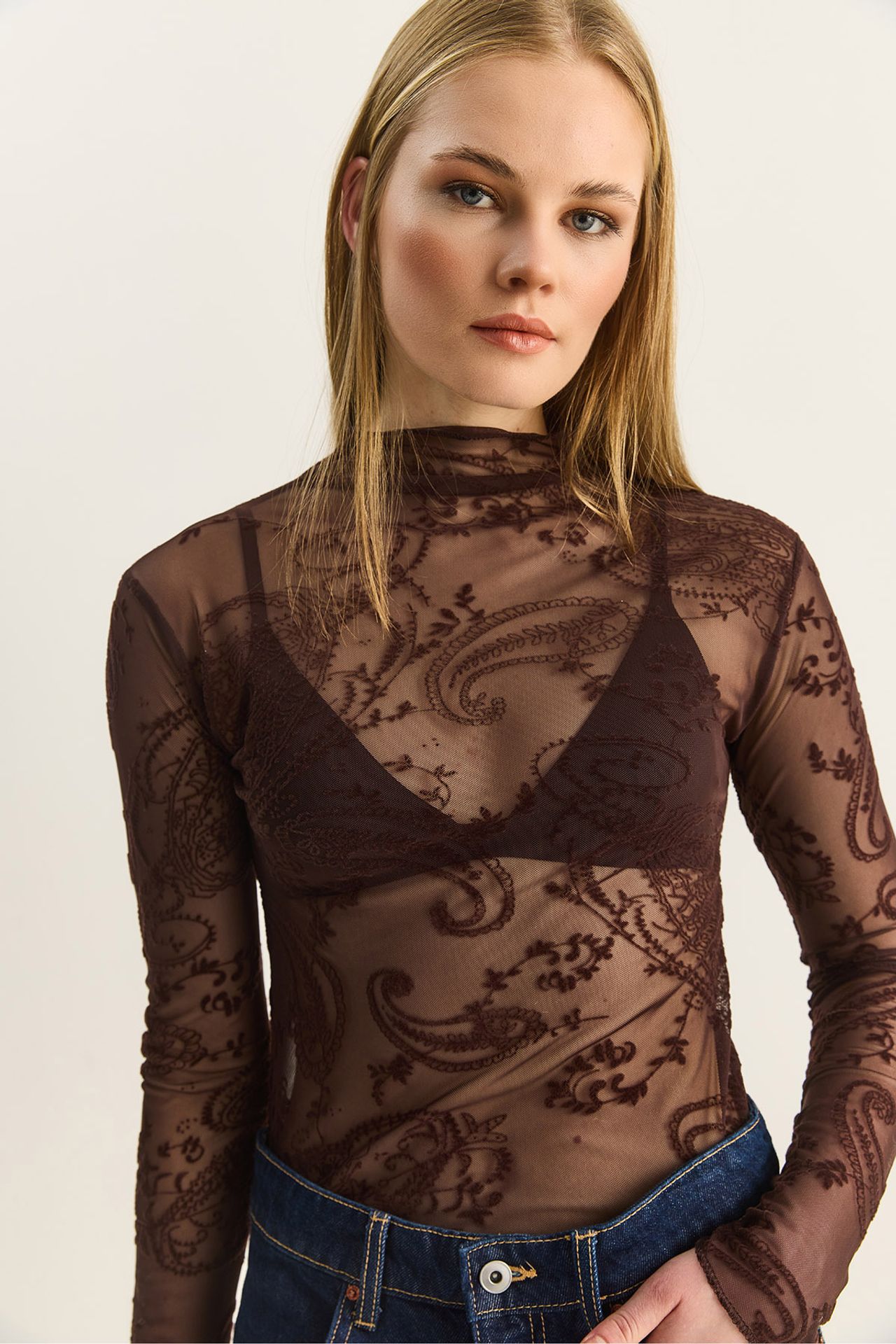 LUCCI Paisley Print Cut-Out Half Turtleneck Blouse 4