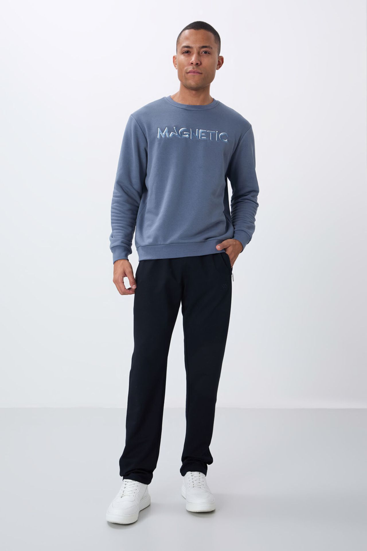 TOMMY Men's Printed Crew Neck Sweatshirt 2