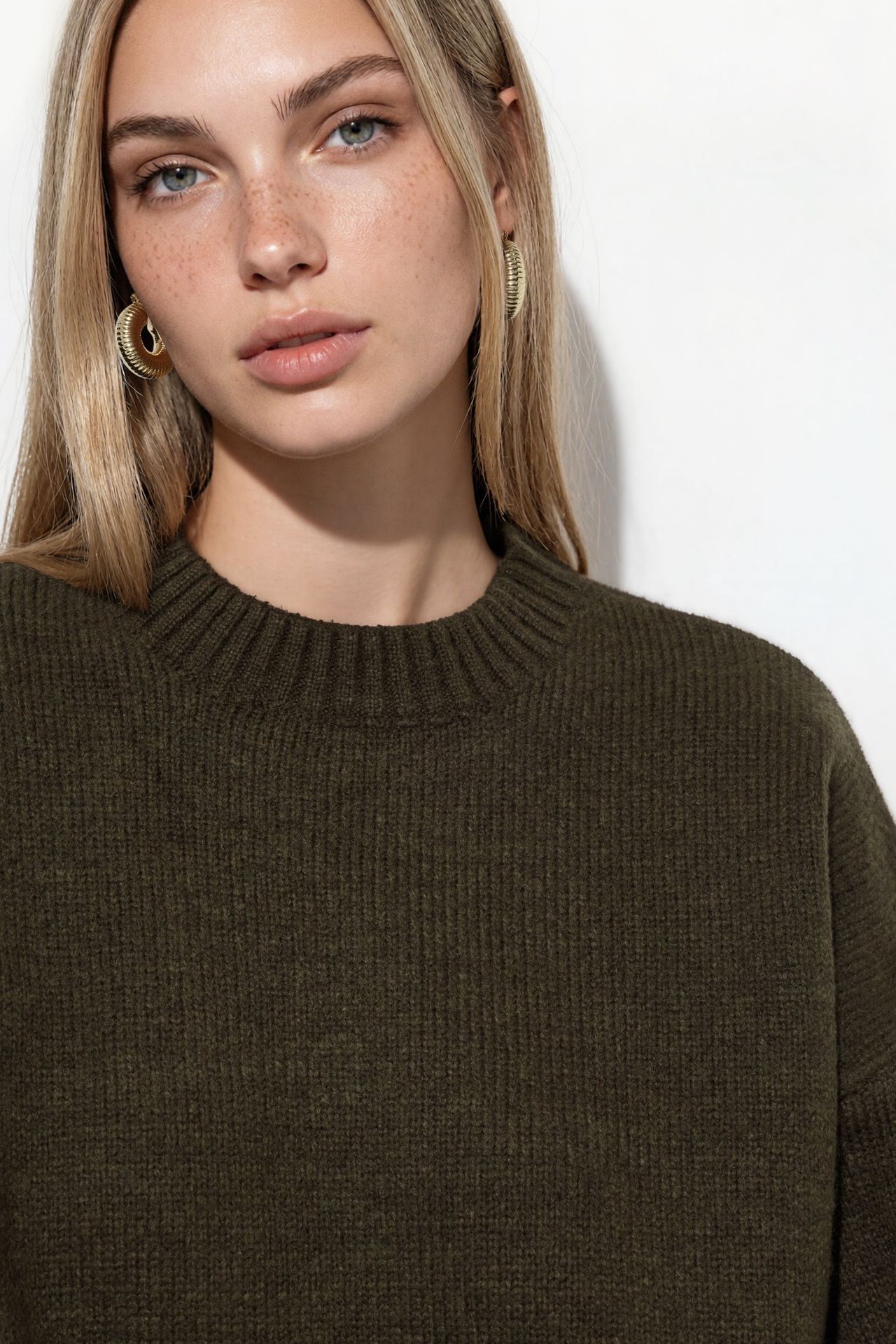 VIORNA Plain Crew Neck Sweatshirt 4