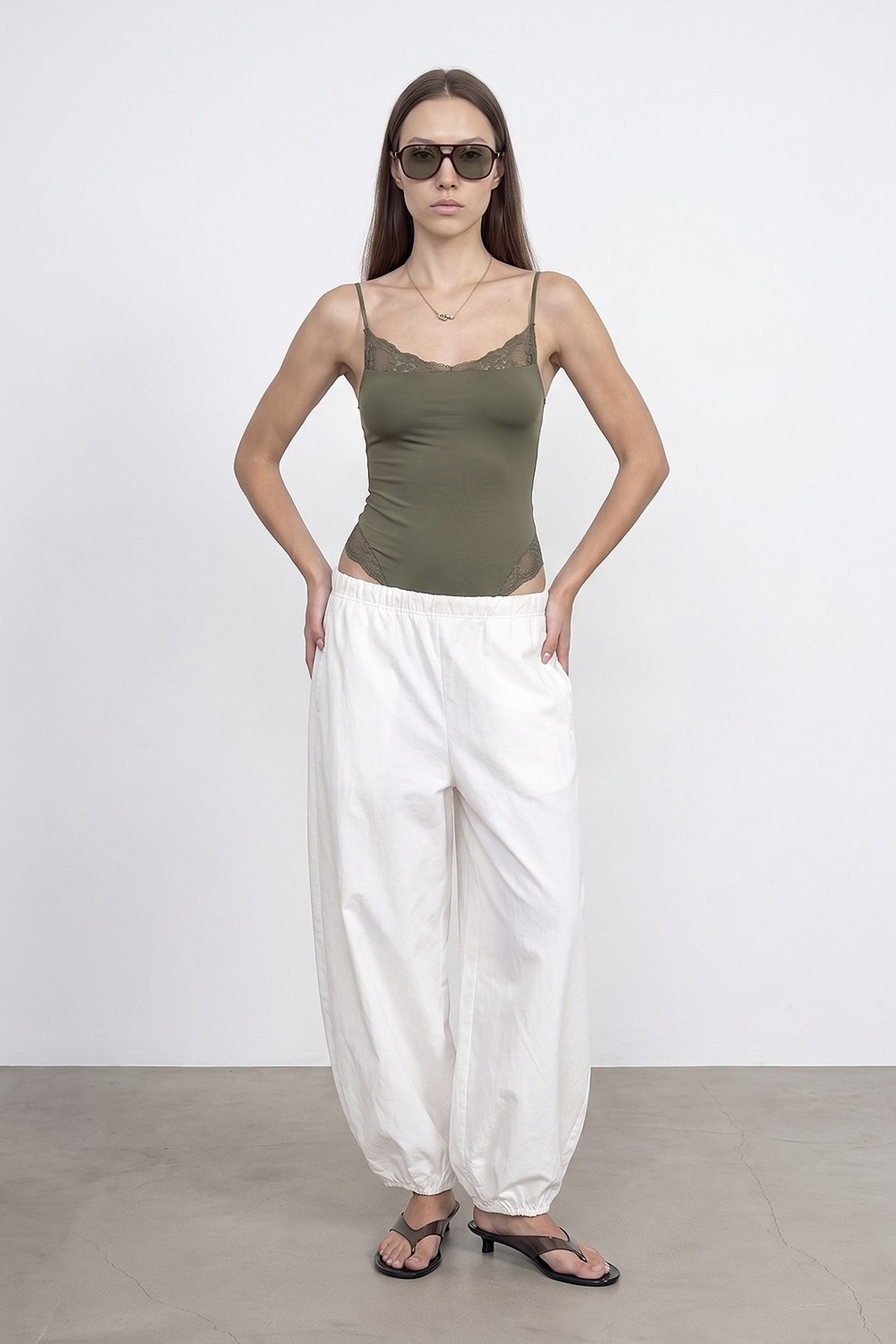 DILVIN Lace Sleeveless Slim-fit Bodysuit Blouse 4