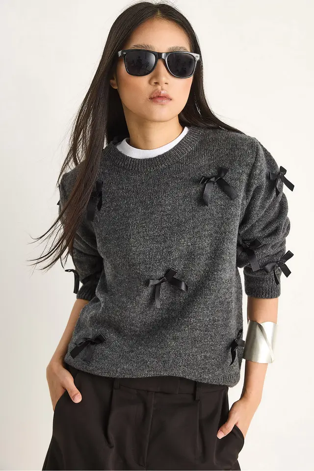 LUCCI Bow Detailed Crew Neck Sweater