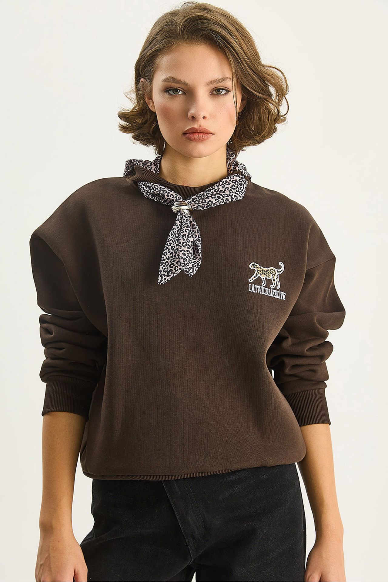 LUCCI Crew Neck Sweatshirt with Print Accessory  1