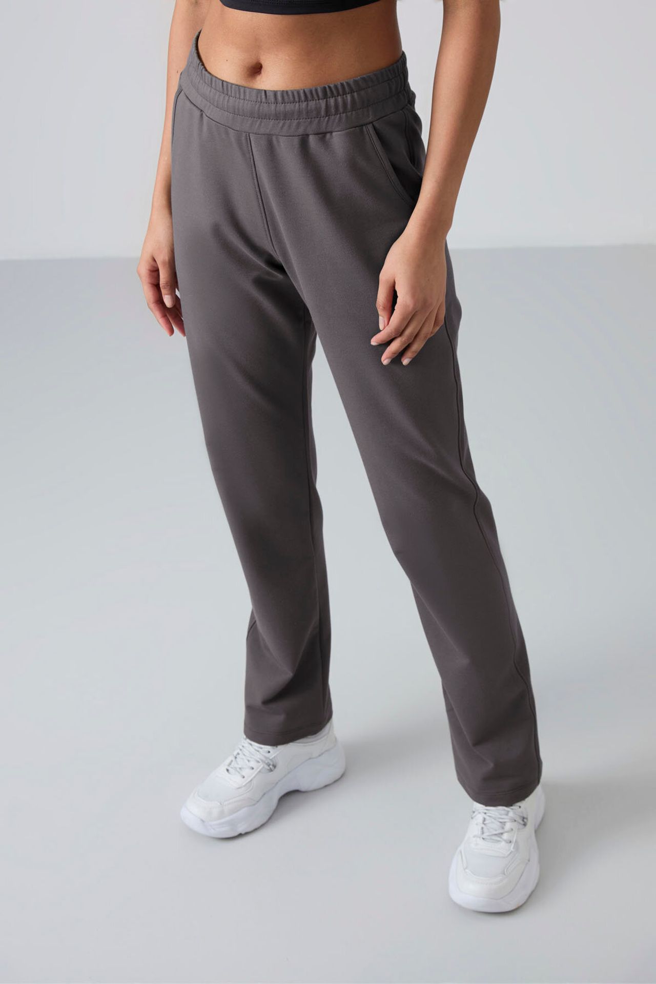 TOMMY Women’s Straight-Leg Fleece Sweatpants 4