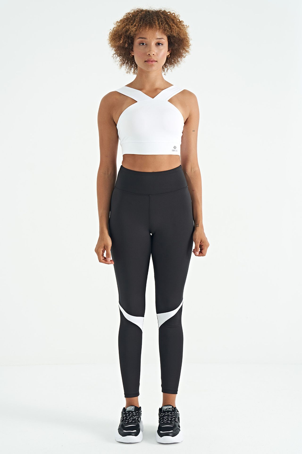 TOMMY Women's Cropped Sleeveless V-neck Sports Top 2