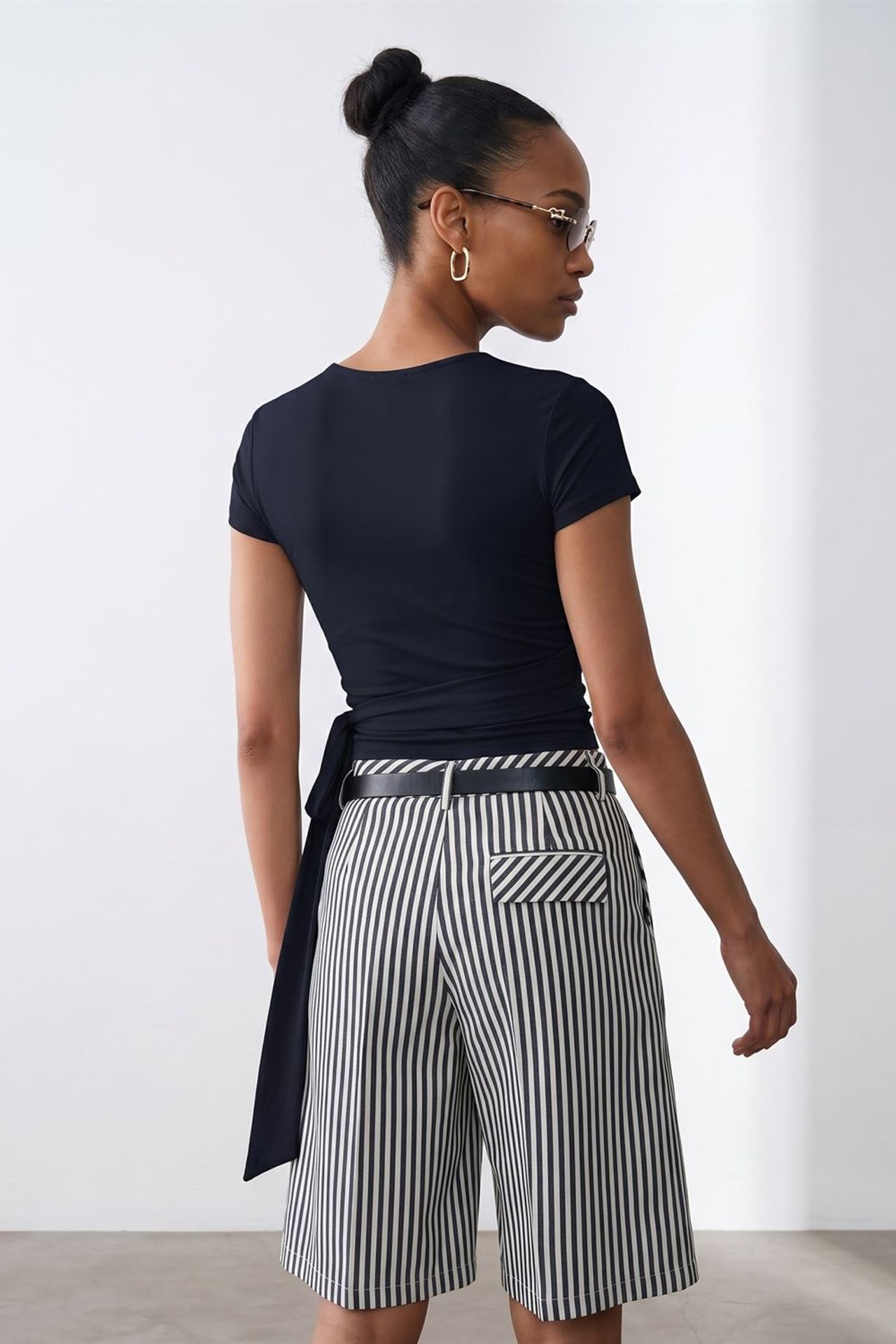 DILVIN Crop Wrap Blouse With Tie Detail 3
