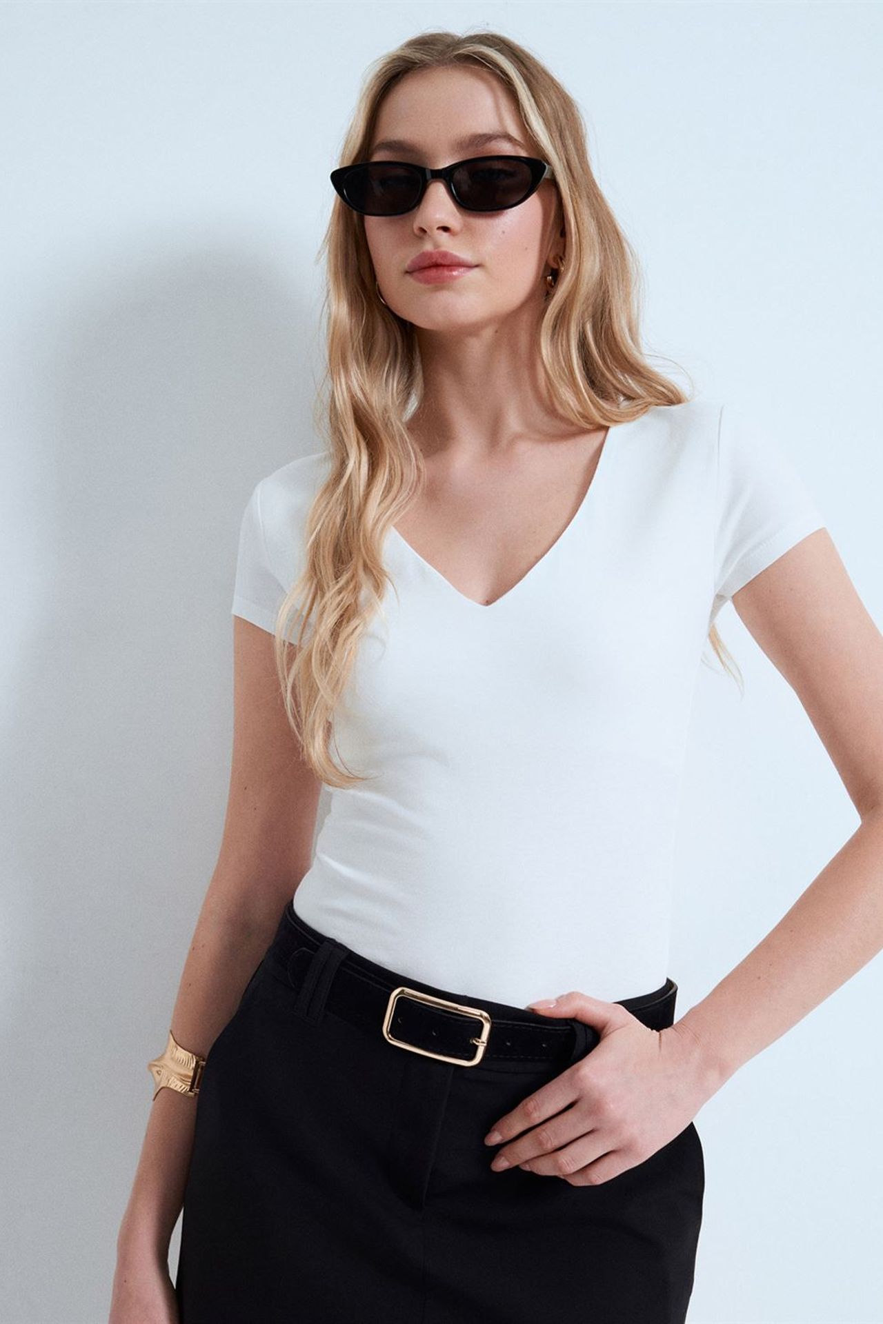 DILVIN Slim Fit V-Neck Knit Blouse 3