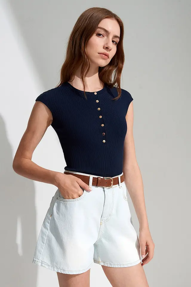 DILVIN High-Waist Wide-Leg Denim Shorts