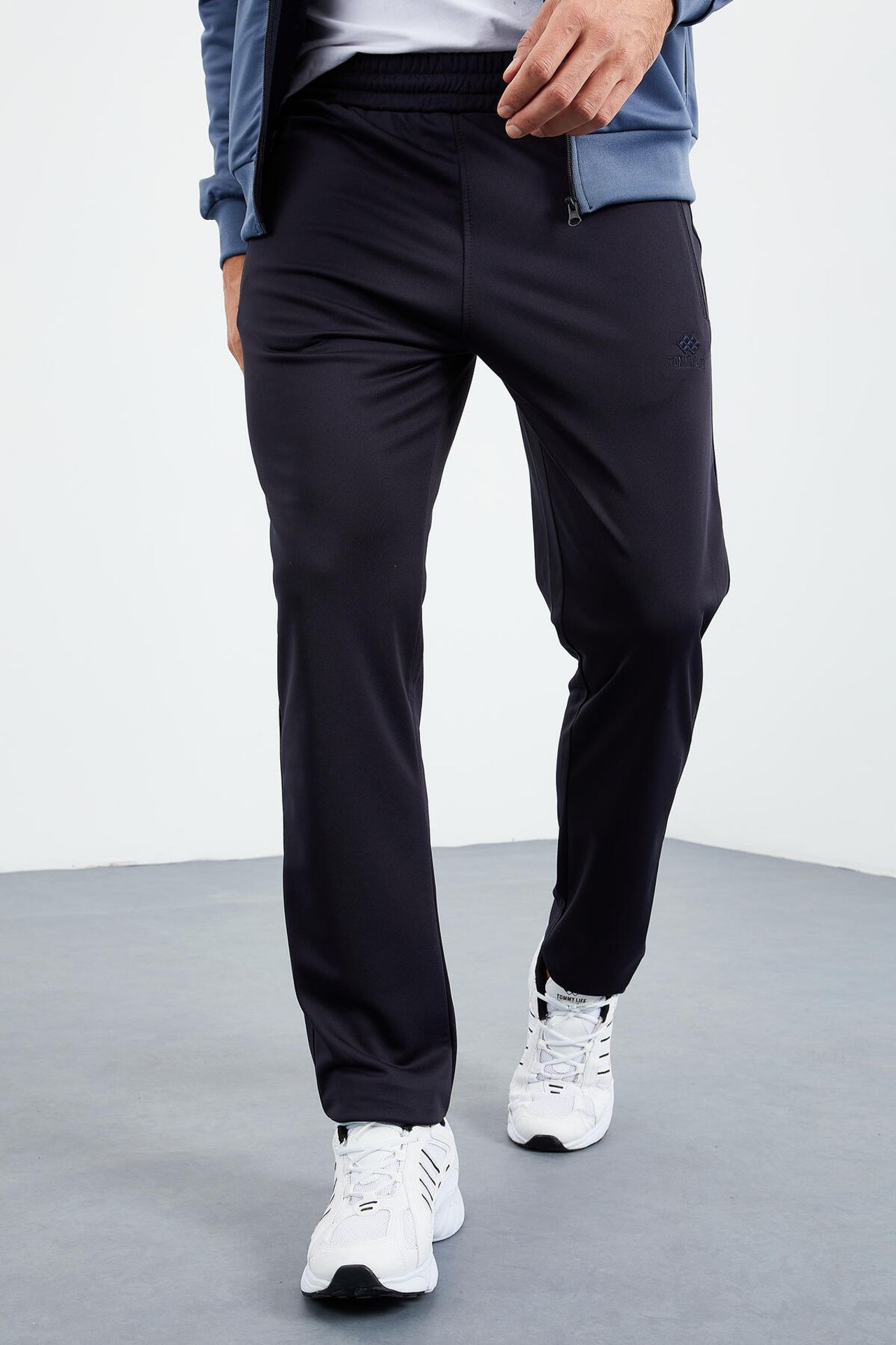 TOMMY Men's Scuba Knit Active Set With Zipper Collar 2