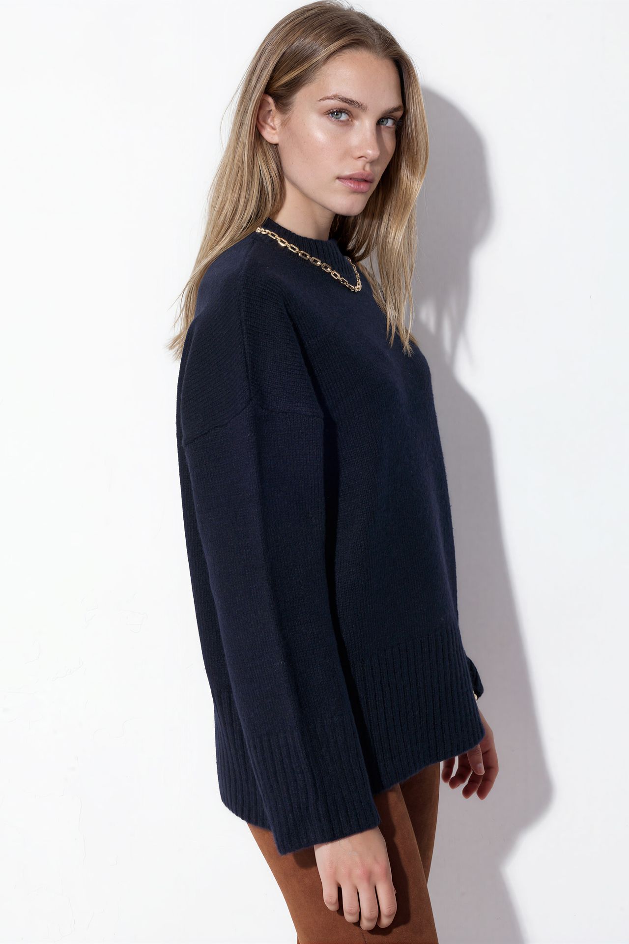 VIORNA Plain Crew Neck Sweatshirt 2
