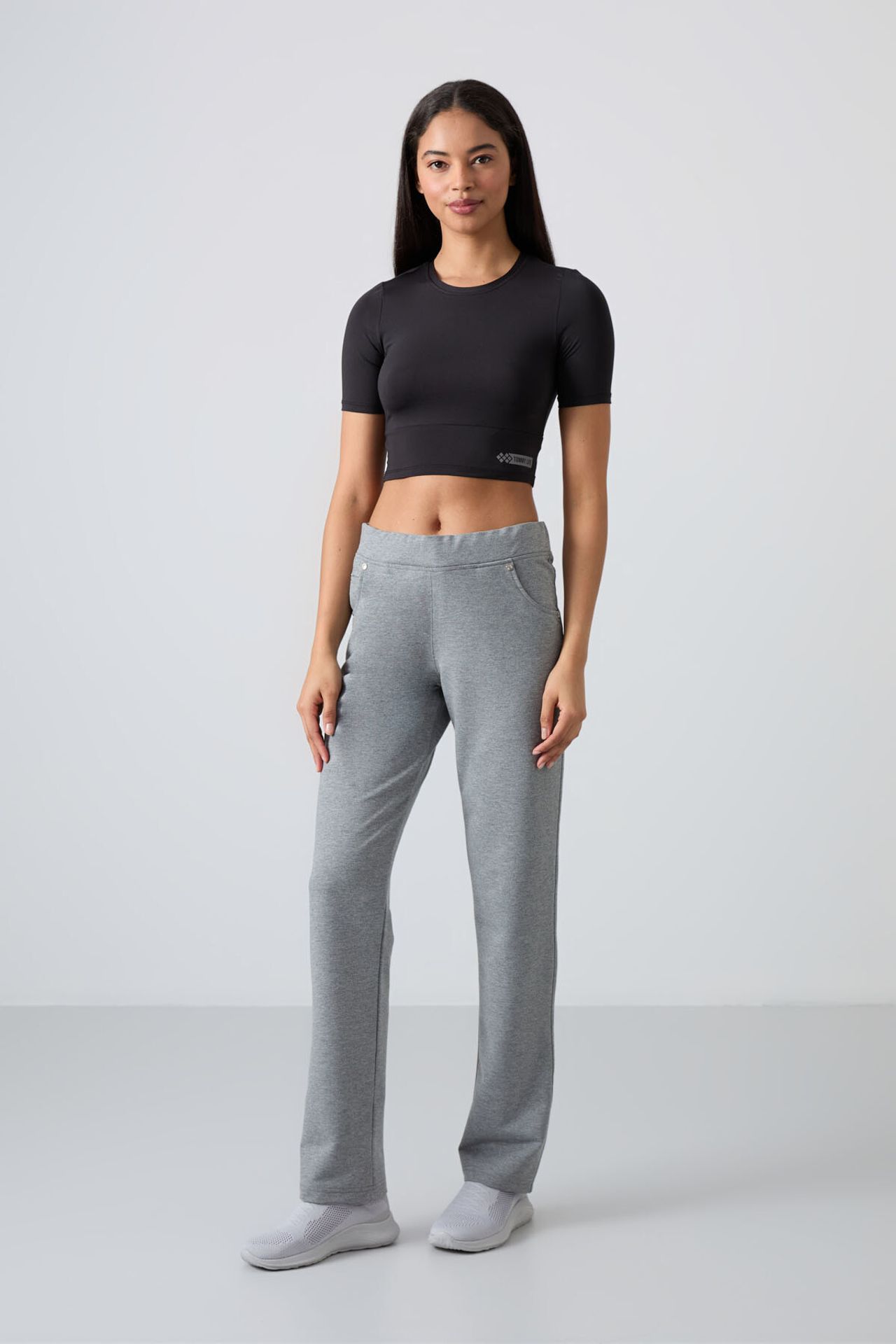 TOMMY Women’s Relaxed Straight-Leg Sweatpants 1