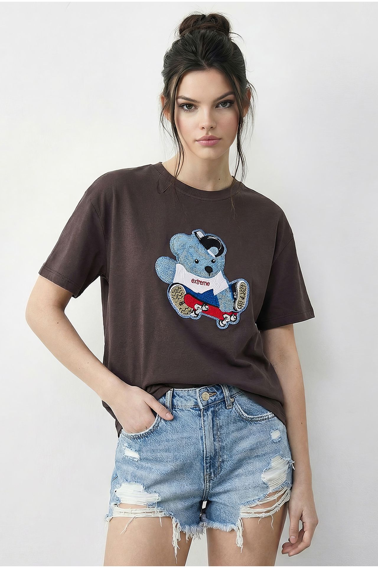 LUCCI Embroidered Crew Neck T-Shirt 3