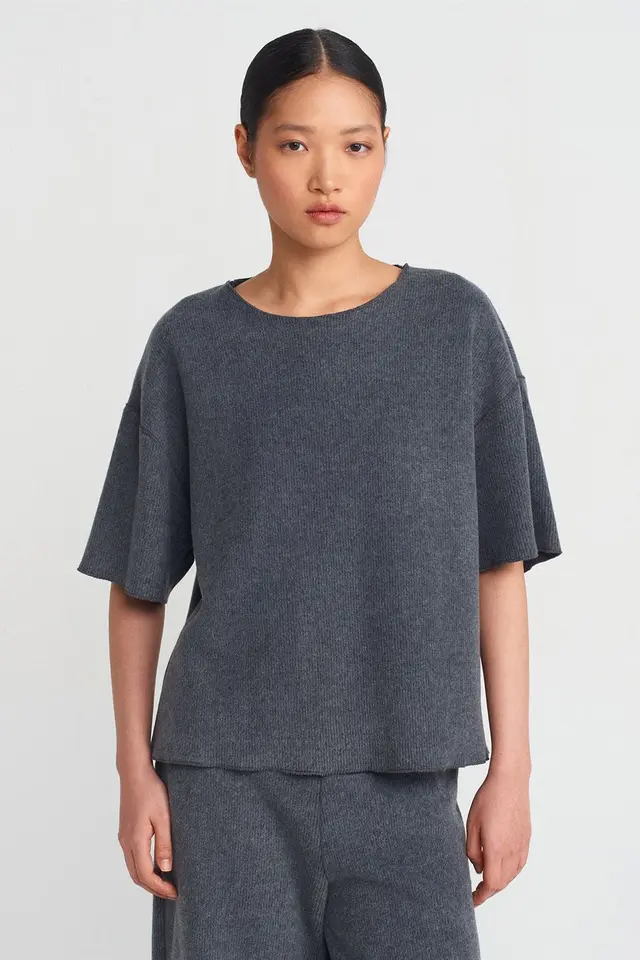 DILVIN Women's Loose Fit Crew Neck T-Shirt