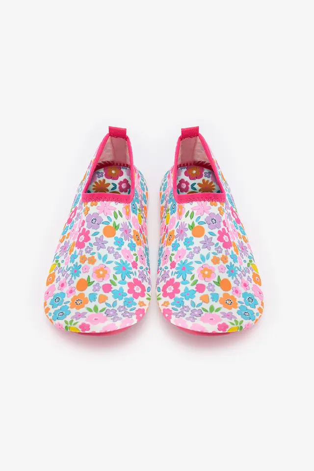 PENTI Smocked Water Shoes